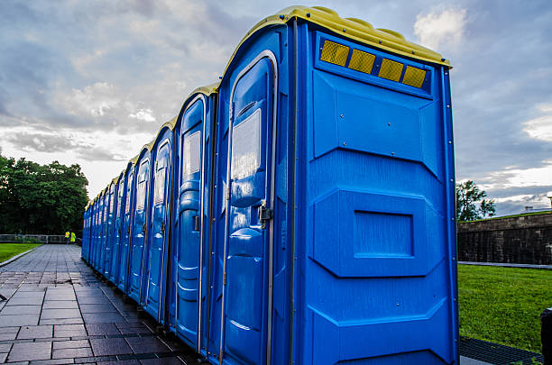 Best Portable restroom trailer rental  in Lyndon, KS